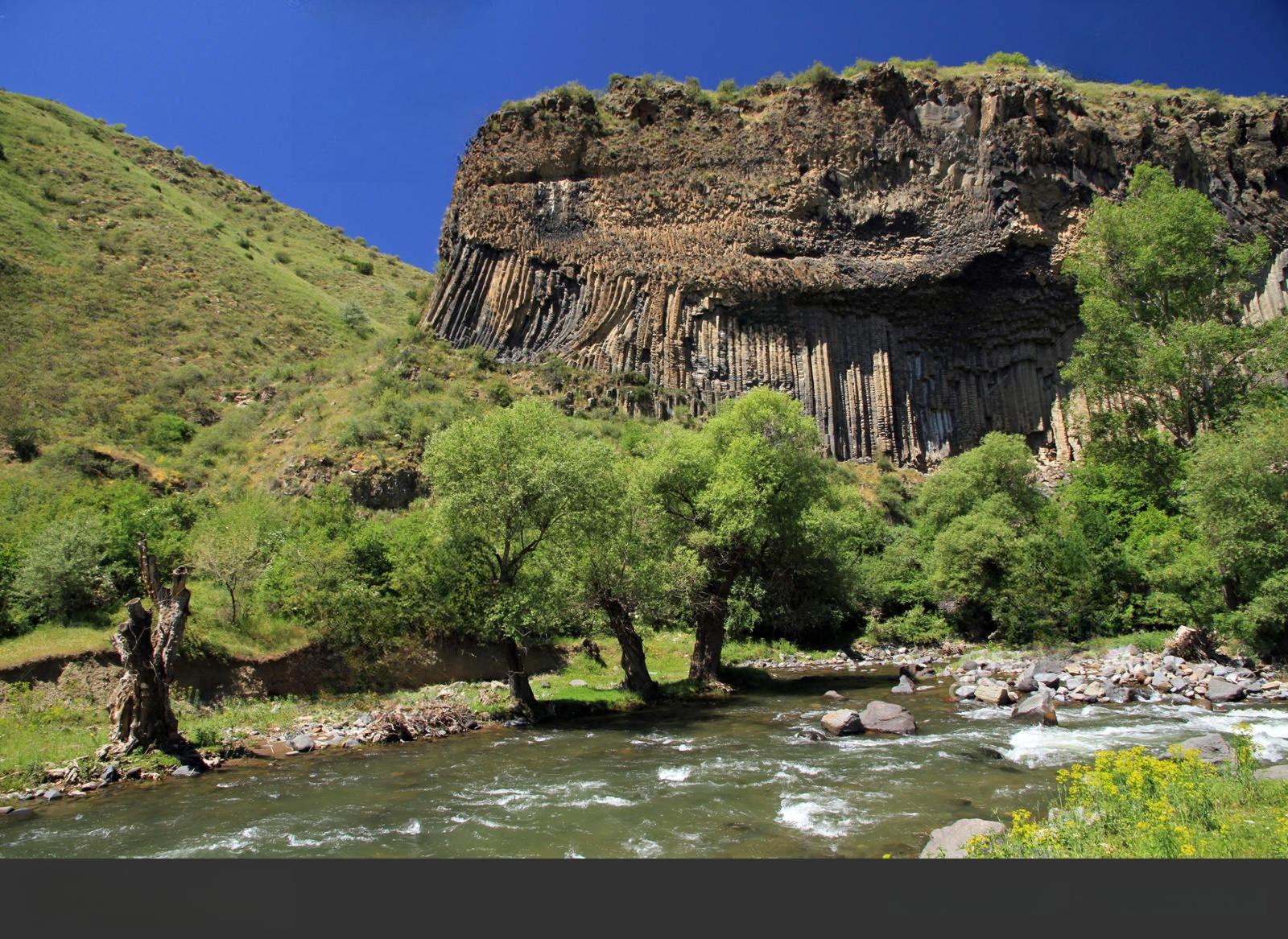 Kamenné varhany — Garni